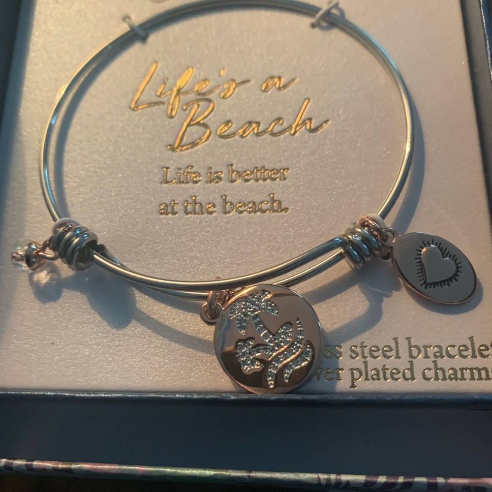Footnotes  Live’s a Beach bracelet